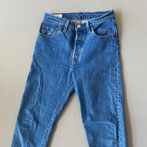 SOLD** Levi’s 501 Straight Cropped - Picture 5 of 7